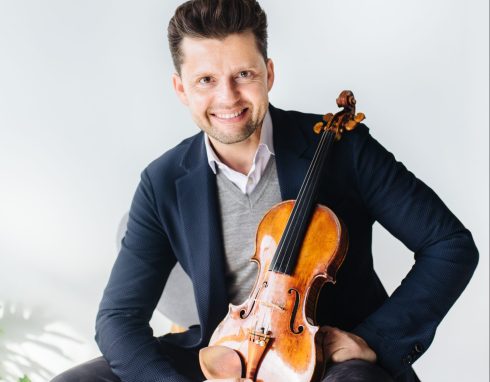 Il violinista e direttore Julian Rachlin torna attesissimo per l’80a stagione dei Pomeriggi Musicali