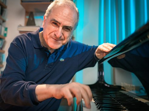 “Improclassica”: Bach, Schumann e Debussy riletti da Enrico Pieranunzi