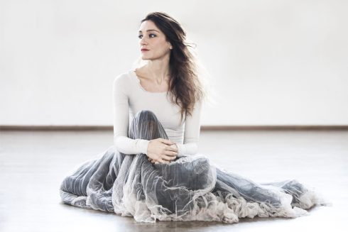 Cristina Zavalloni interpreta <em>Pierrot Lunaire</em> di Schönberg con la Filarmonica Toscanini