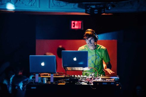 Mason Bates arriva per la prima volta a Milano ospita dell’81a Stagione dei Pomeriggi Musicali “Sèntiti pàrte” con un concerto monografico e la sua performance al Live Electronics